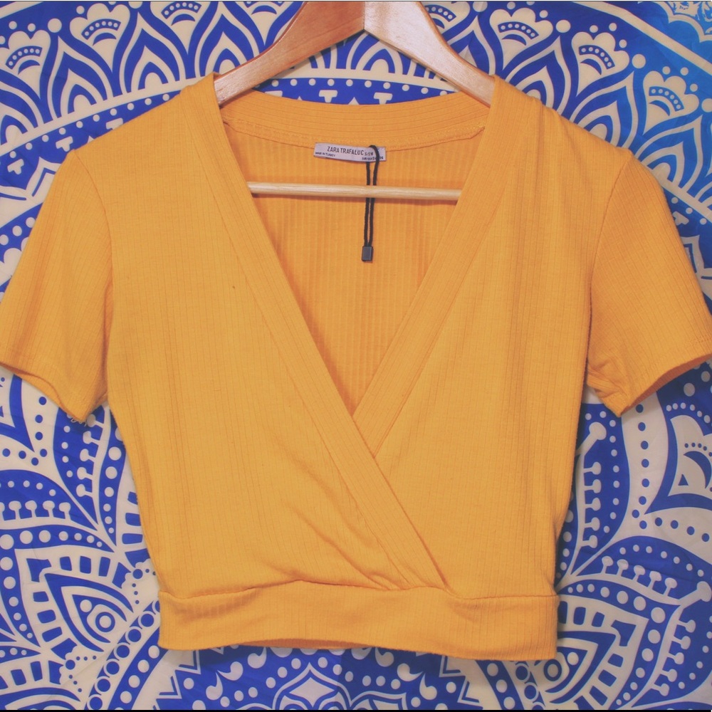 Cute yellow shirt (worn once)